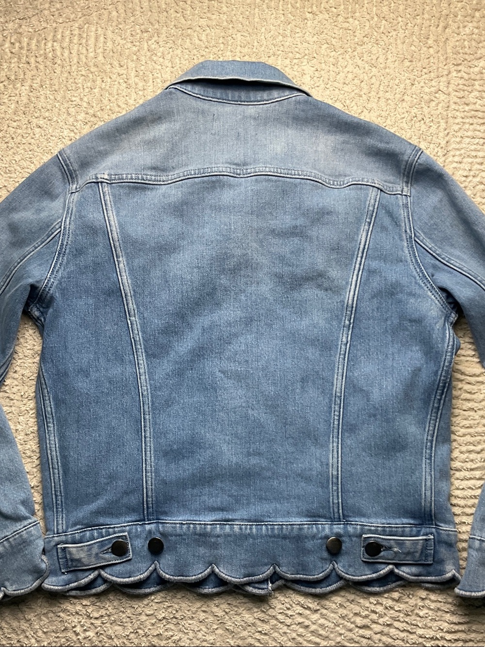 Frame Denim Women’s Willoughby Scallop Hem Light Blue Jean Jacket Size Medium - Picture 12 of 16
